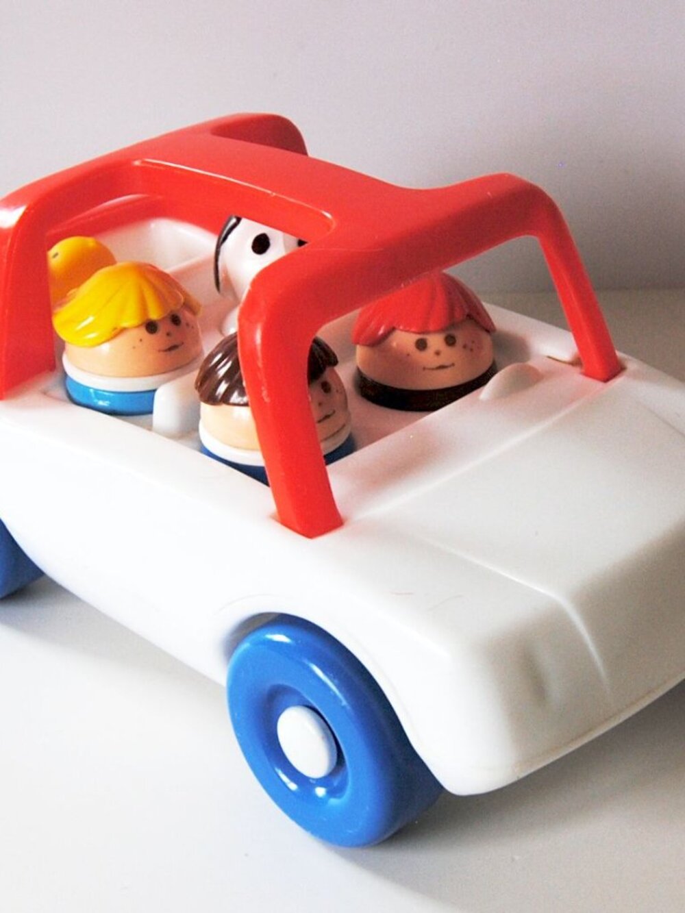 Vintage 1986 Little Tikes Toddle Tots Family Car with 3 people , dog, duck